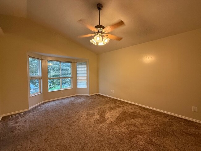 Building Photo - Spacious 5-Bedroom Home in Clinton!