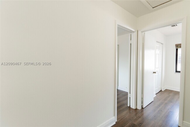 Building Photo - 6916 SW 110th Ave
