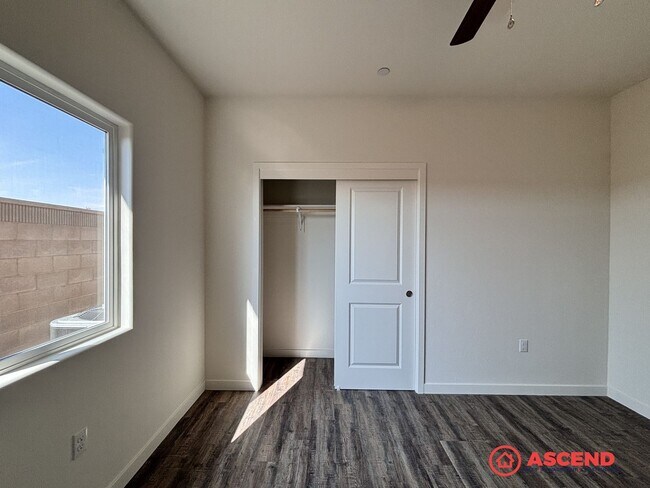 Building Photo - 6012 Curvy Hills Dr