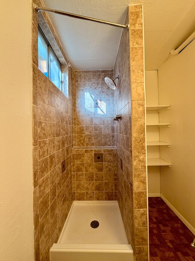 Building Photo - Lovely 5-bedroom, 2¾-bath home located in the heart of Old Town Firestone!