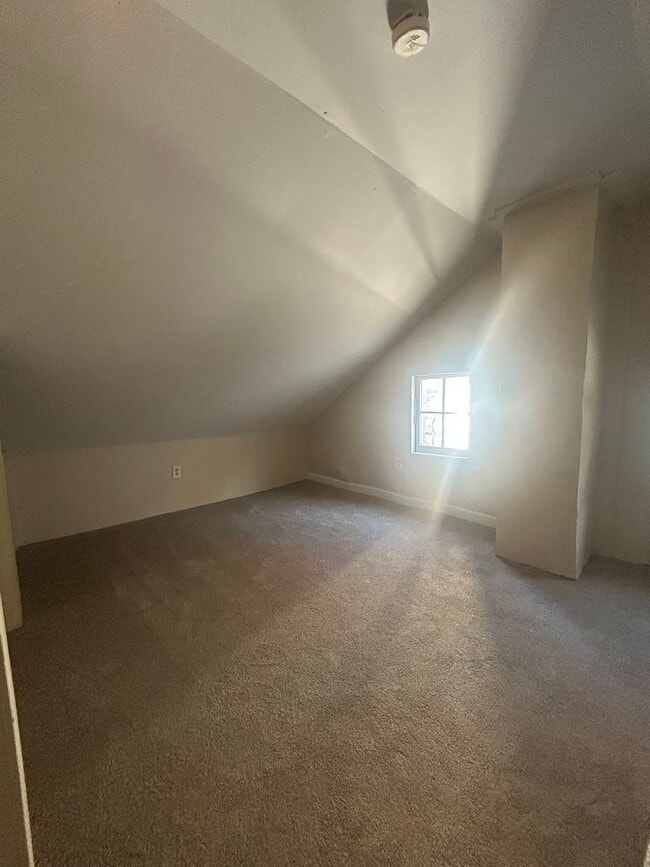 Building Photo - 3 Bedroom Duplex in Penbrook Boro.