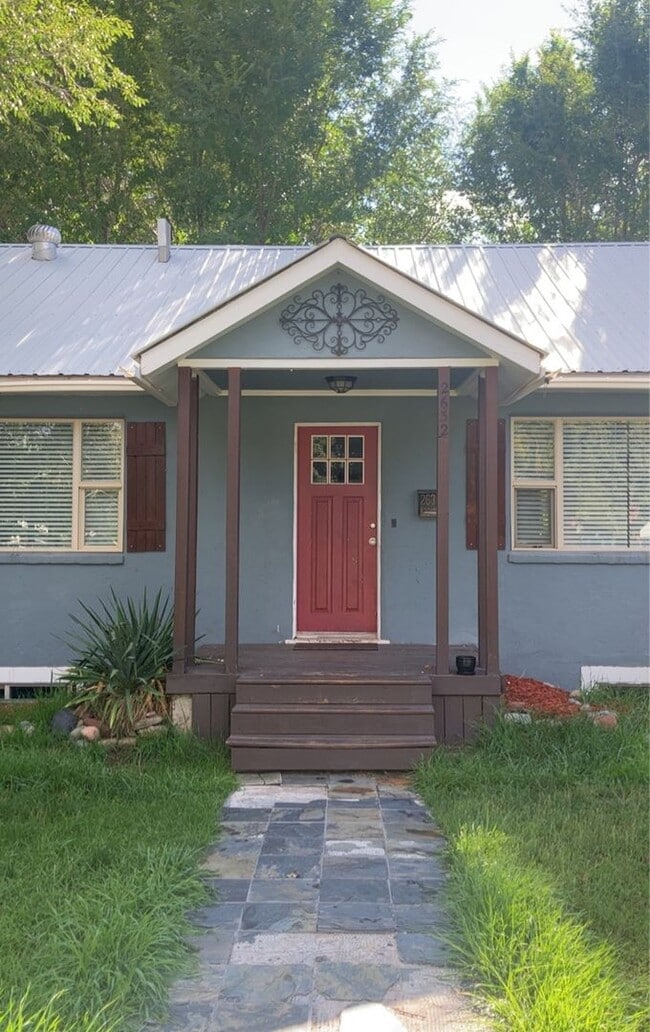 Primary Photo - Charming 4-Bedroom Home in Prime Location ...