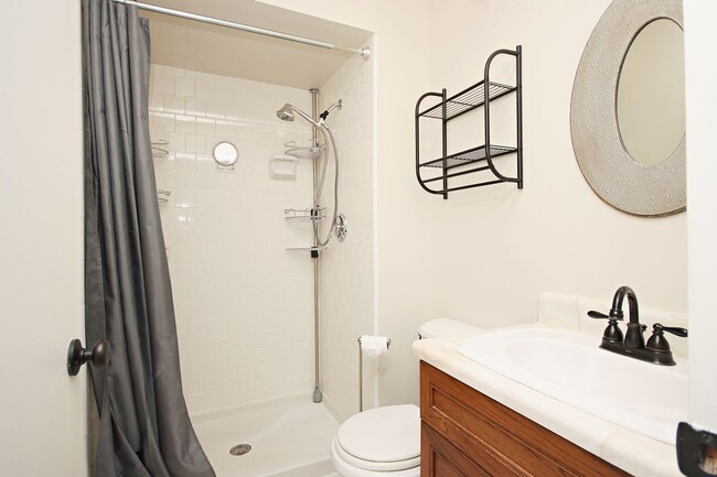 Building Photo - End-Unit Georgetown Green Townhome