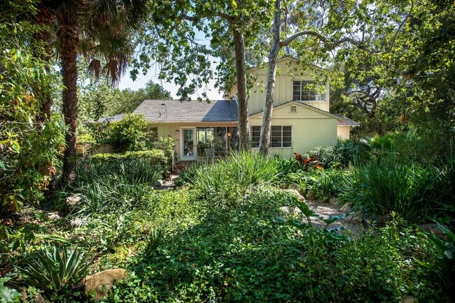 Building Photo - Located in the MUS - Unfurnished Serene El Bosque Home Available November