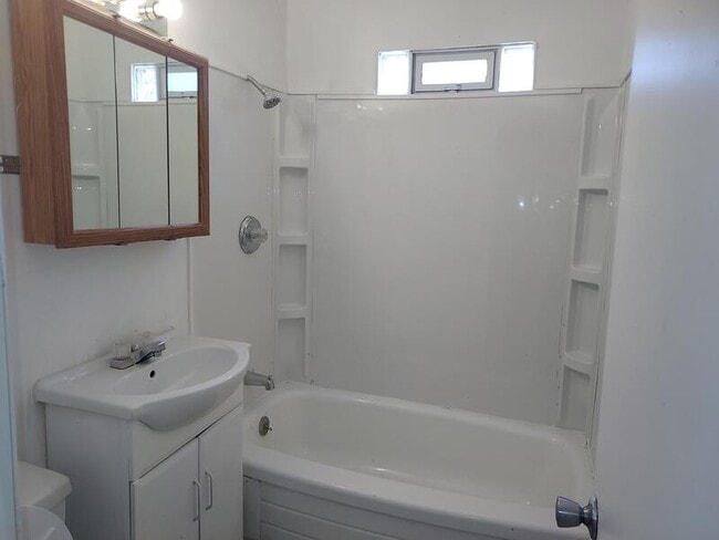 Building Photo - 974 Hovey St