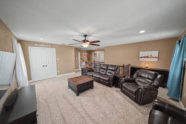 Building Photo - Exquisite 3-bedroom, 2.5-bathroom off 1604 and Culebra Road - Realtor Commission: $500