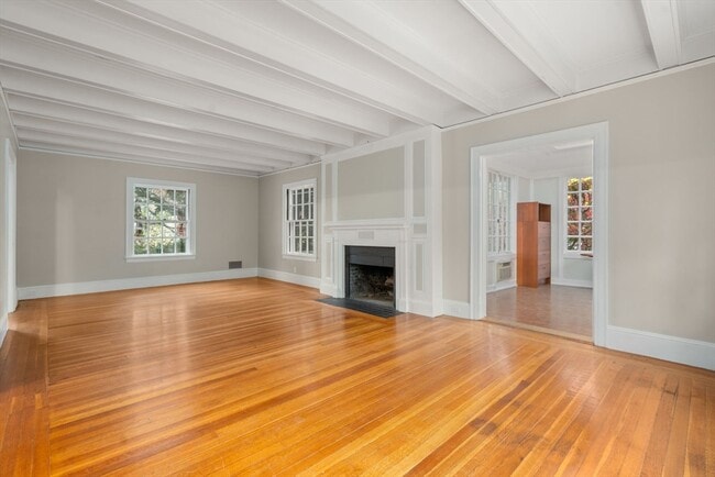 Building Photo - 161 Clinton Rd