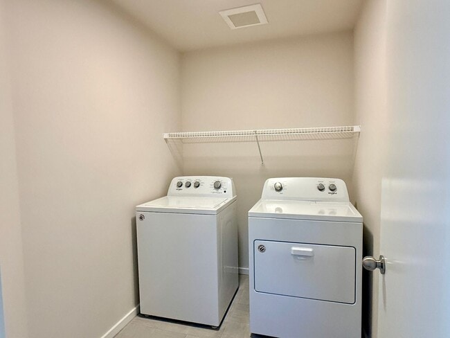 Building Photo - Like-New 4BR Corner Home w/ A/C, 2-Car Garage & Bonus Room