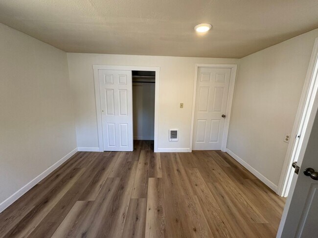 Building Photo - 52563 Doe Ln