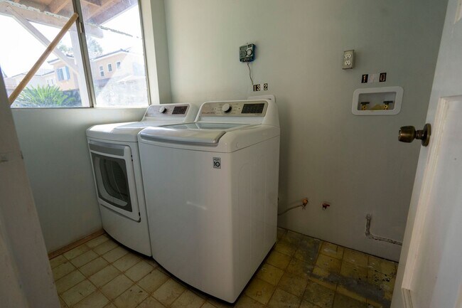 Building Photo - Adorable 1 bedroom in Pomona!