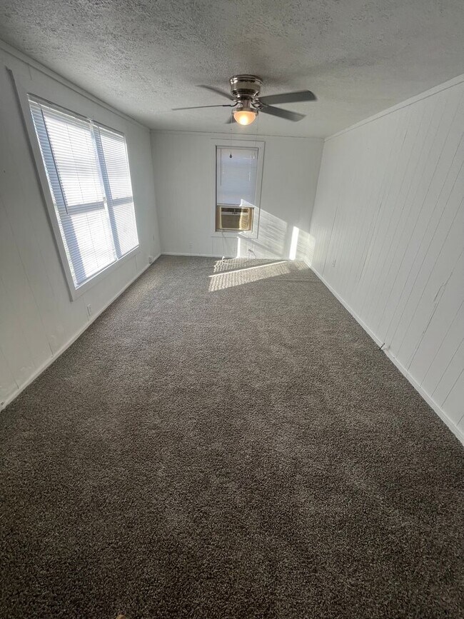 Building Photo - 3 Bed/1 Bath House