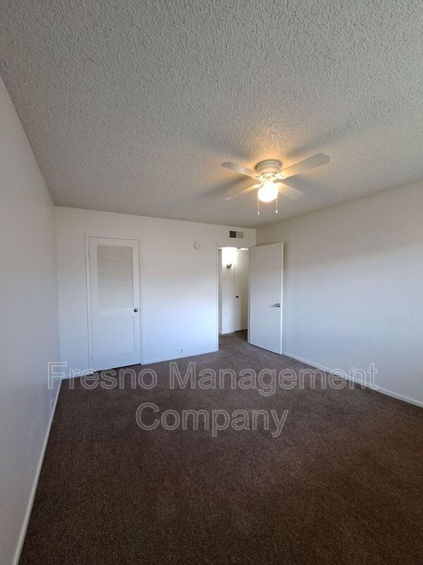 Building Photo - 3051 N West Ave