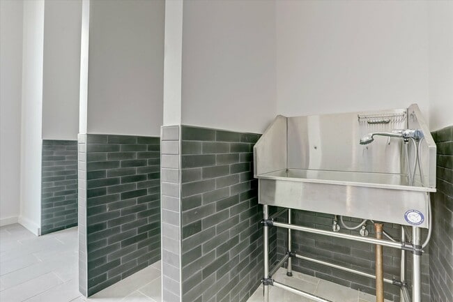 Building Photo - 44 East Ave
