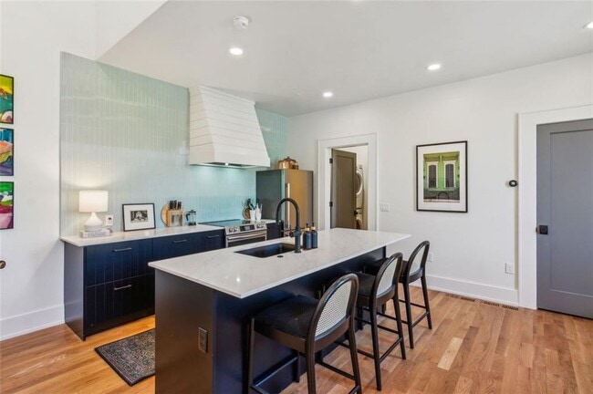 Building Photo - 955 Wylie St SE