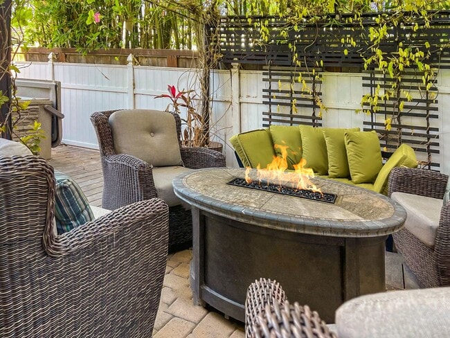 Building Photo - Gorgeous 3 Bedroom 2 Bath with Spa in Carlsbad Minutes from the Beach