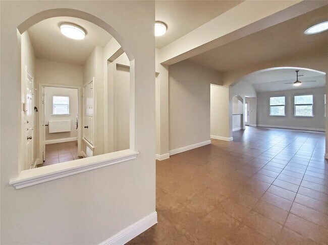 Building Photo - 14829 Fernhill Dr
