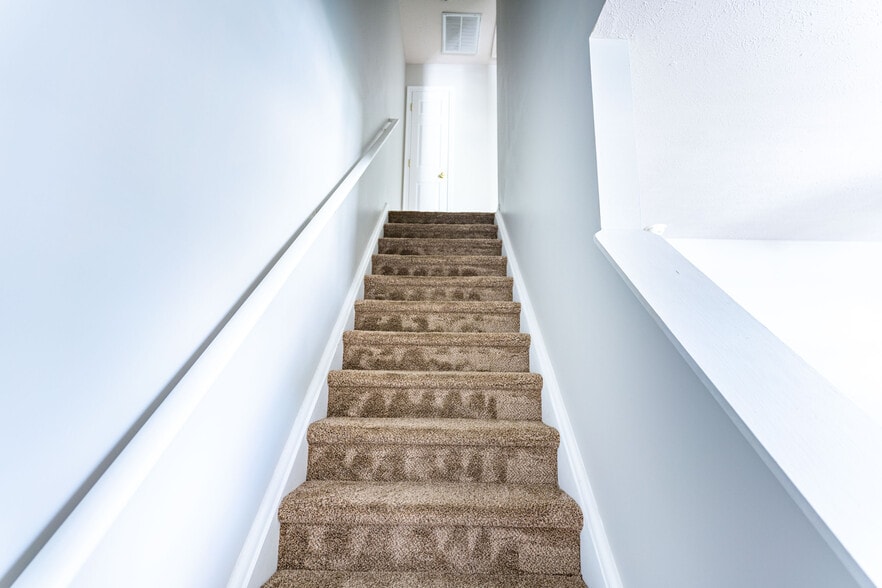 Building Photo - 1074 Blane Dr