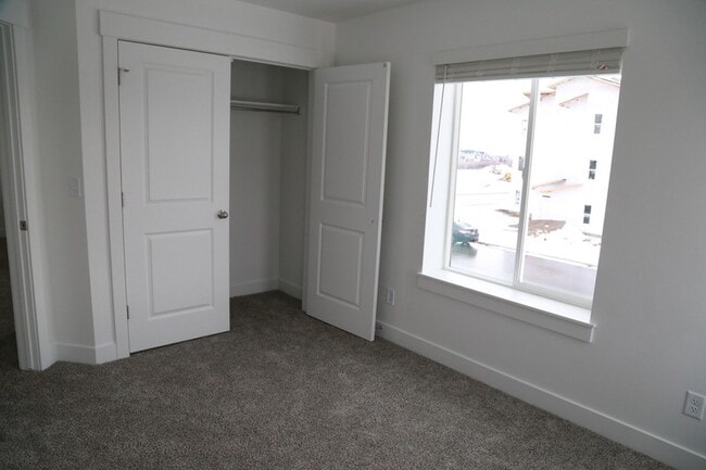 Building Photo - 181 E 550 N