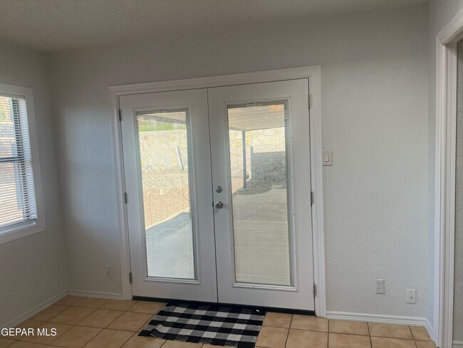 Building Photo - 7200 Alto Rey Ave