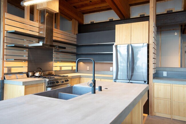 Building Photo - Architectural gem