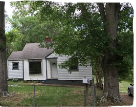 Building Photo - 2 Bed, 1 Bath House