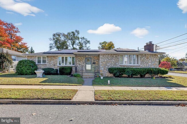 Building Photo - 8402 Holman Ave