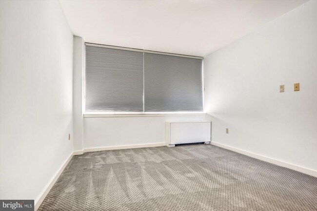 Building Photo - 4390 Lorcom Ln