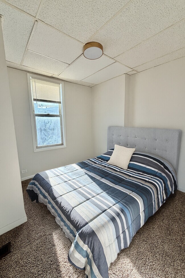 Building Photo - 2084 E Pacific St