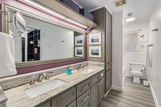 Building Photo - Updated 2-Bed, 2.5-Bath Patio Home Near Up...
