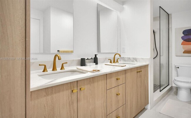 Building Photo - 3505 S Ocean Dr