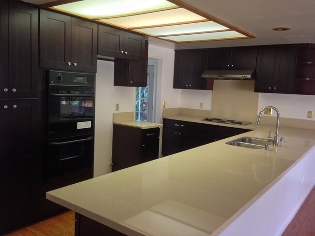 Building Photo - 1838 Coolcrest Way