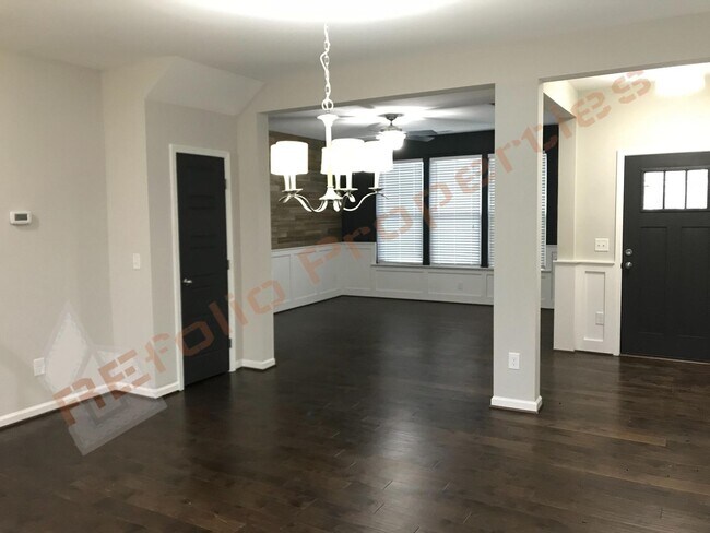 Building Photo - 1014 Midtowne Way