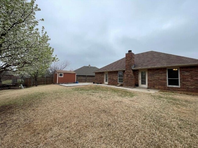 Building Photo - New Paint! 3 beds, 2 full baths, 2 car garage home for rent in S. OKC and Moore schools!