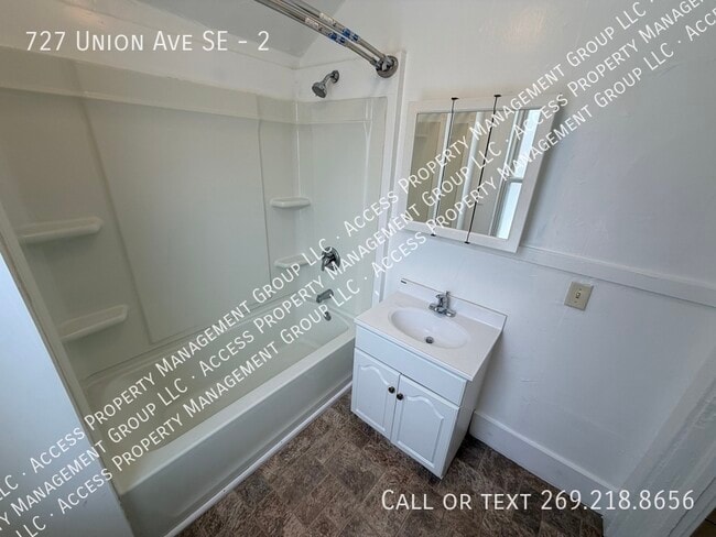 Building Photo - 727 Union Ave SE