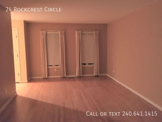 Building Photo - 24 Rockcrest Cir