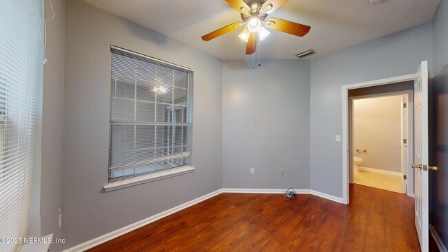 Building Photo - 9744 Summer Grove Way W