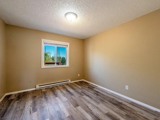 Building Photo - 4 bedroom rental in great neighborhood