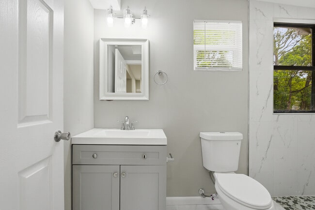 Building Photo - 937 La Marche Dr