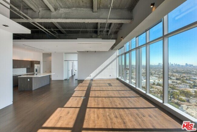 Building Photo - 1480 Vine St