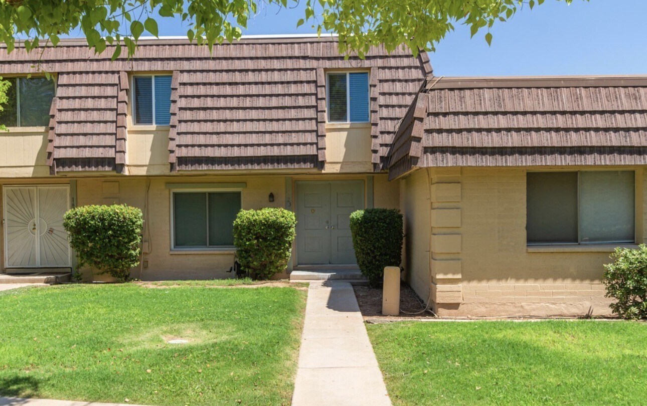 Building Photo - 1623 E Malibu Dr
