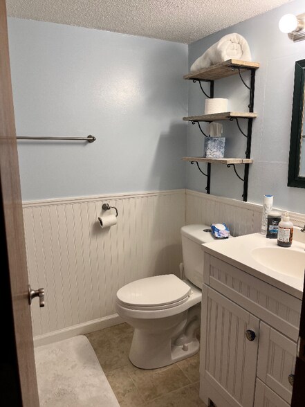 Building Photo - 543 Old Stone Brook