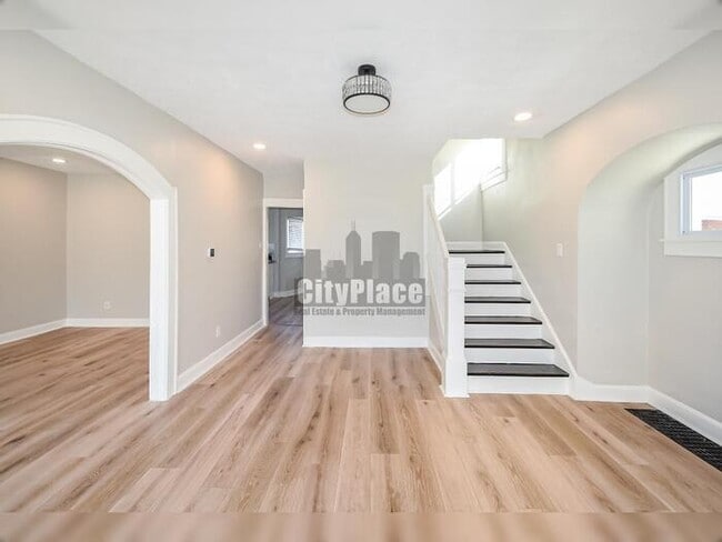 Building Photo - 752 Cottage Ave