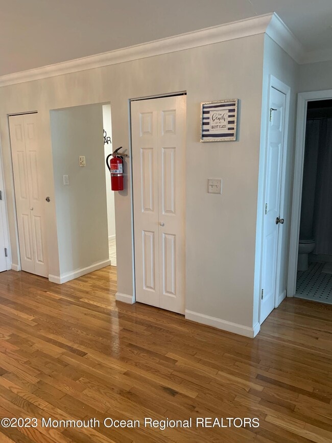 Building Photo - 304 4th Ave