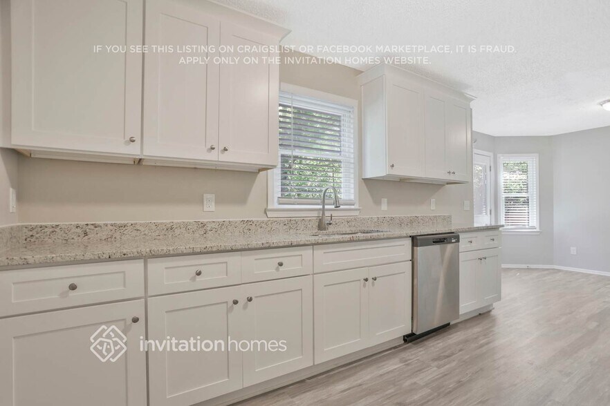 Building Photo - 306 Lake Swan Ct