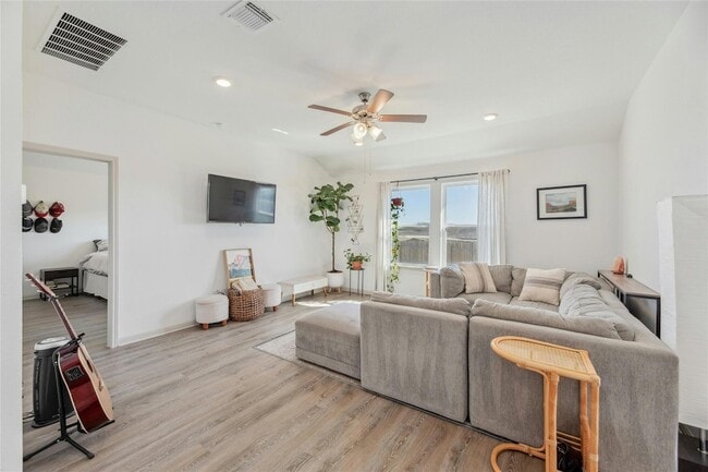 Building Photo - 241 Sweetwater Crk Ln