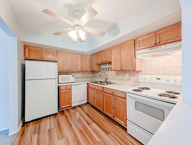 Building Photo - 801 S Dwyer Ave