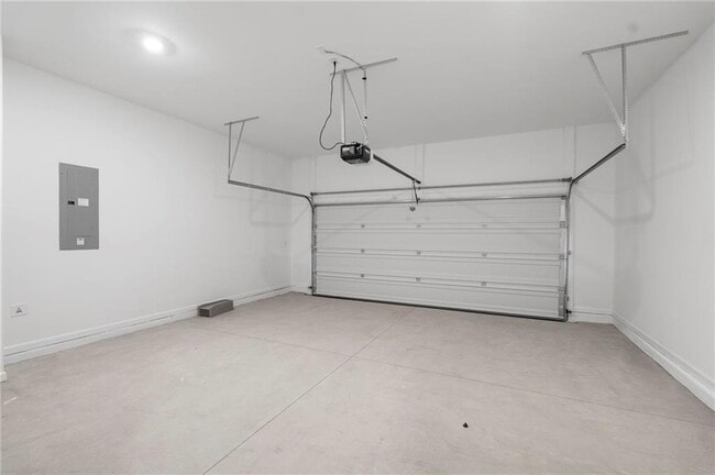 Building Photo - 1042 Winding Br Dr