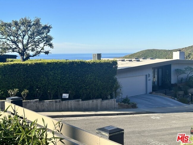 Building Photo - 1341 Charmel Pl