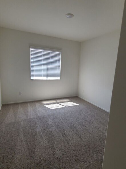 Building Photo - 30540 Altima Ct