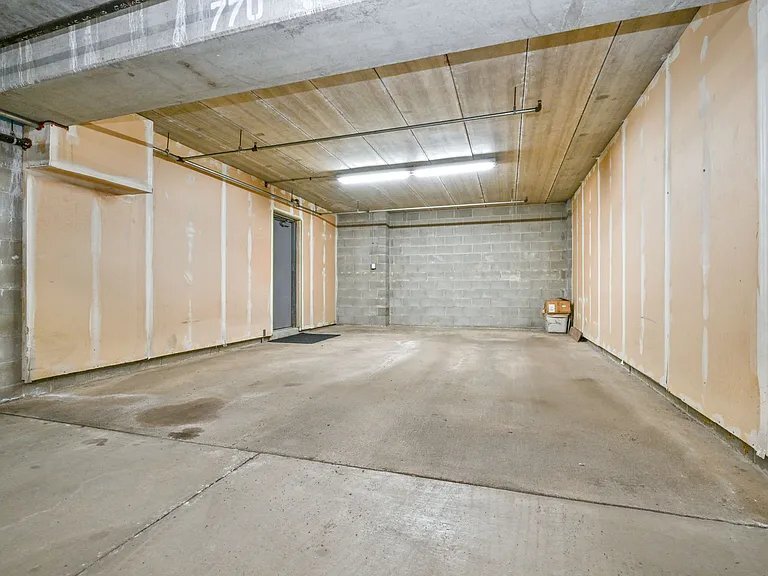 Building Photo - 770 Wisconsin Ave N